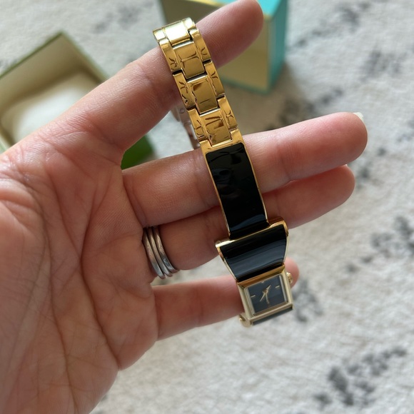 KATE SPADE RIBBON WATCH. Excellent condition. Barely used. Complete with the box - Picture 7 of 12